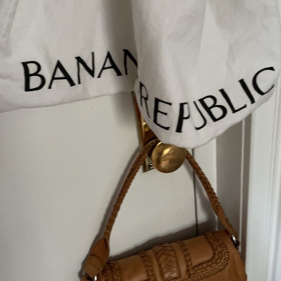 Brand new NEVER USED SOFT LEATHER PURSE. Half moon shape approximately 7 x 12 - Picture 9 of 9